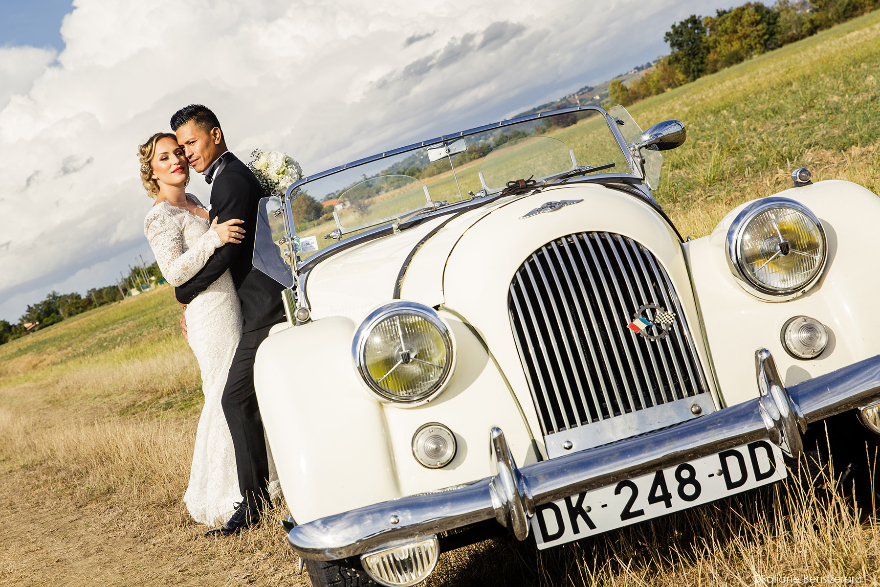 photo couple mariage voiture ancienne